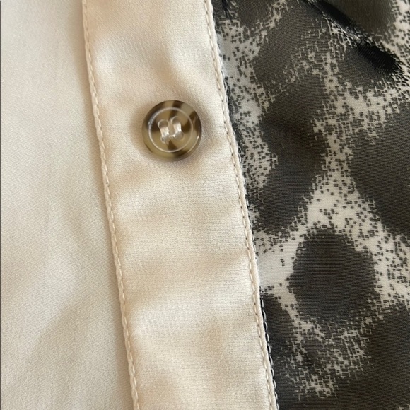 Hurley Black and White Tank Top with Bold Design - Picture 4 of 5